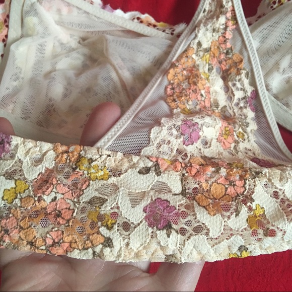💐NWT Victoria’s Secret floral lace bralette💝 - Picture 5 of 6